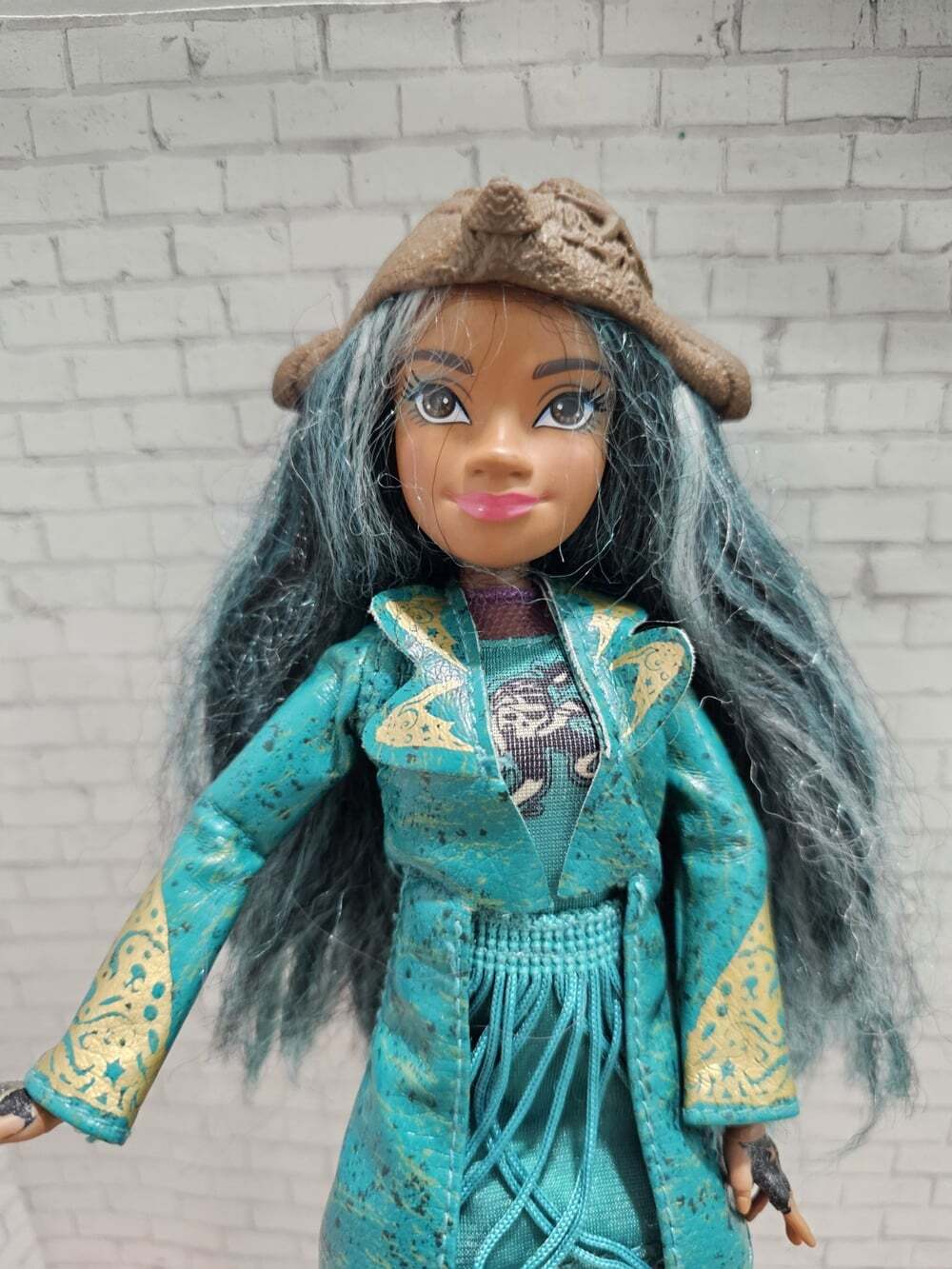 2017 Disney Descendants 2 Uma Doll Isle of Lost Pirate Hat Boots Outfit